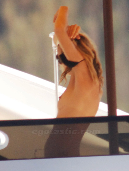Heidi Klum showing small tits to paparazzi and posing in bikini #75415672
