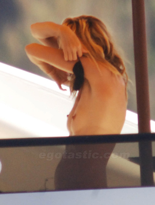 Heidi Klum showing small tits to paparazzi and posing in bikini #75415690