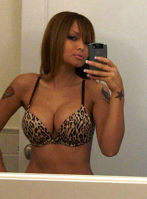 Tila Tequila posing very sexy in bra in some private pictures and look hot in bi #75384561