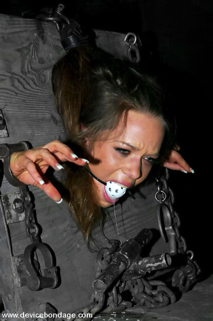 Dos sumisas exquisitamente tocadas por la dominante
 #72212318