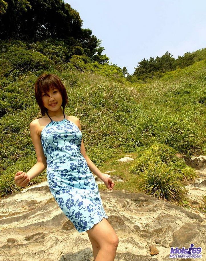 La japonesa keiko posa en bikini mostrando sus tetas
 #69781781