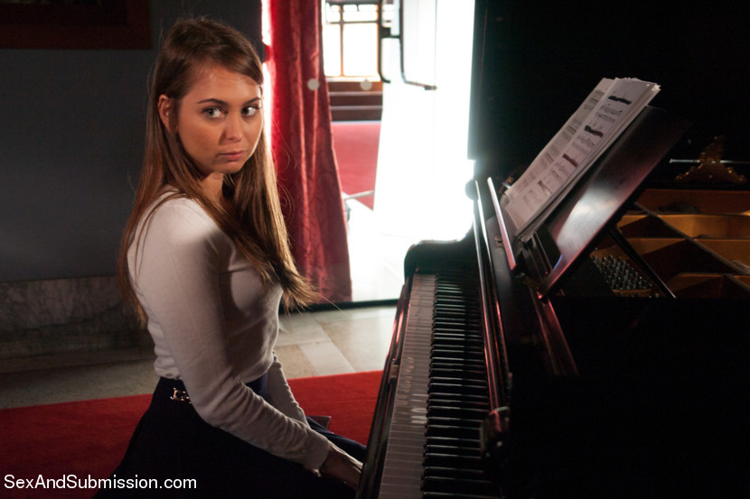 Riley Reid piano girl sexual bound and dominated coms like crazy #71972064