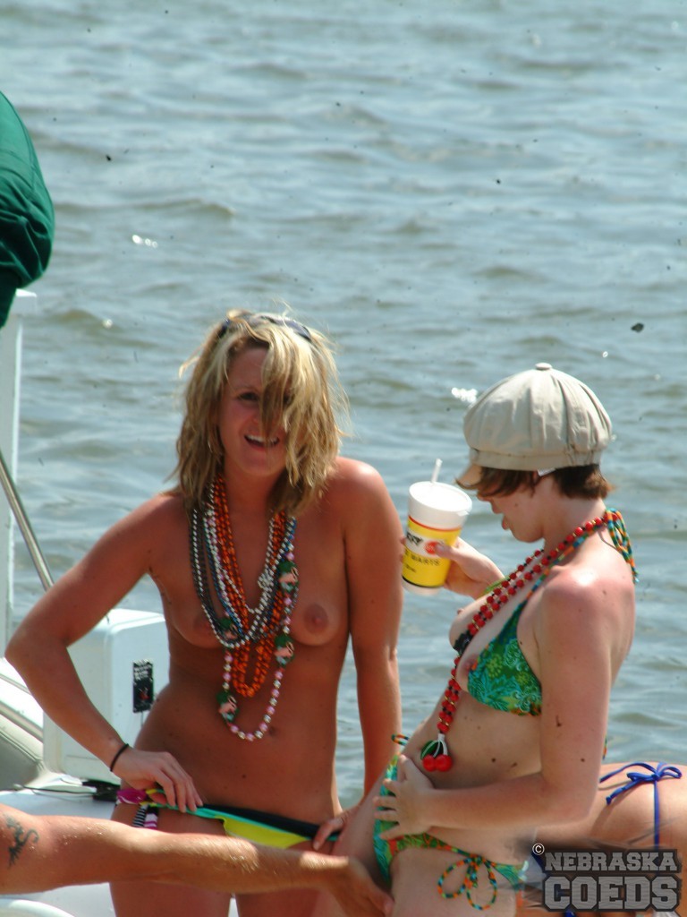 Nebraska Studentinnen gehen wild während der Frühjahrsferien an der Party Bucht
 #67197697