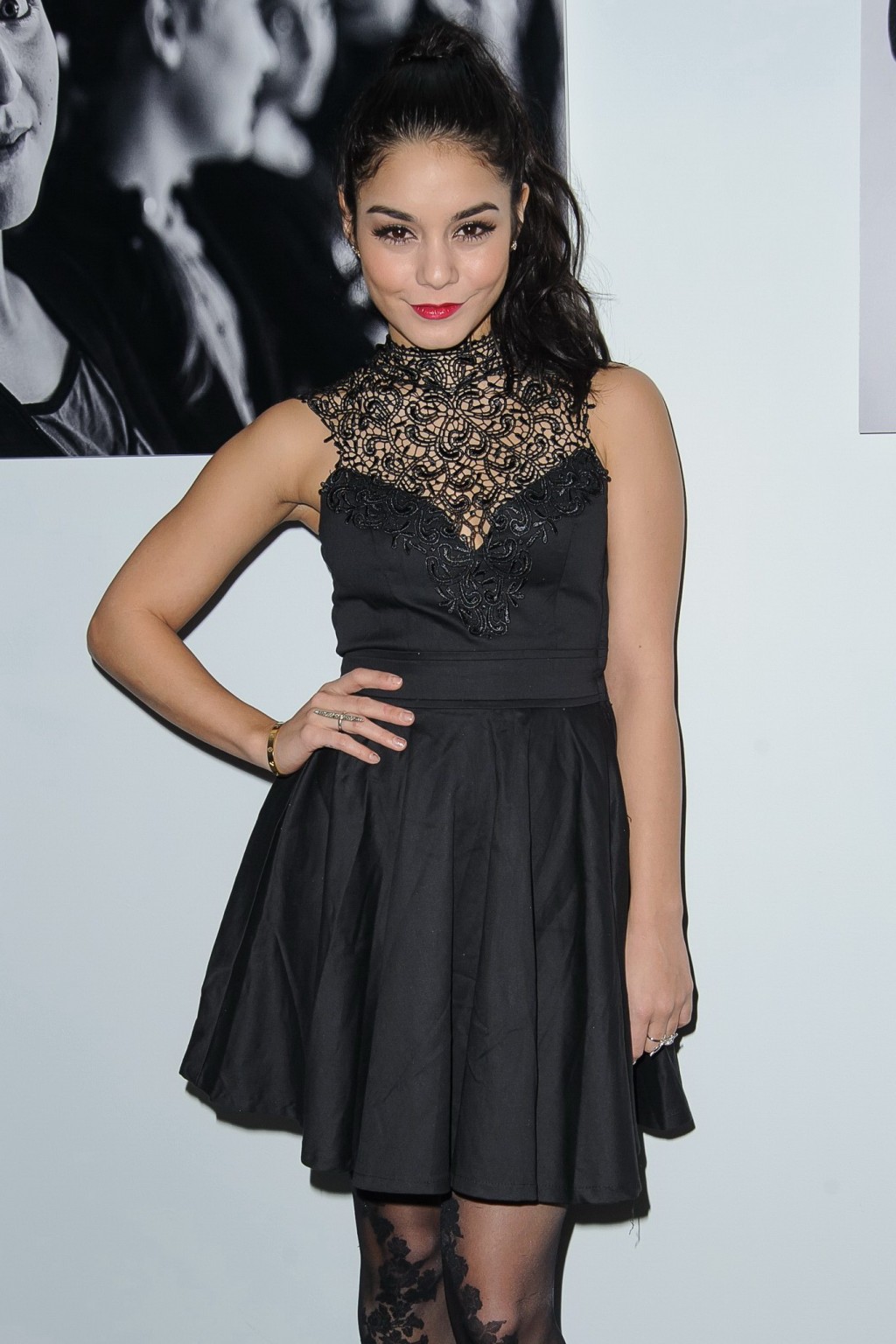 Vanessa hudgens con un vestido de encaje negro panties en charity meets fashion h
 #75245885
