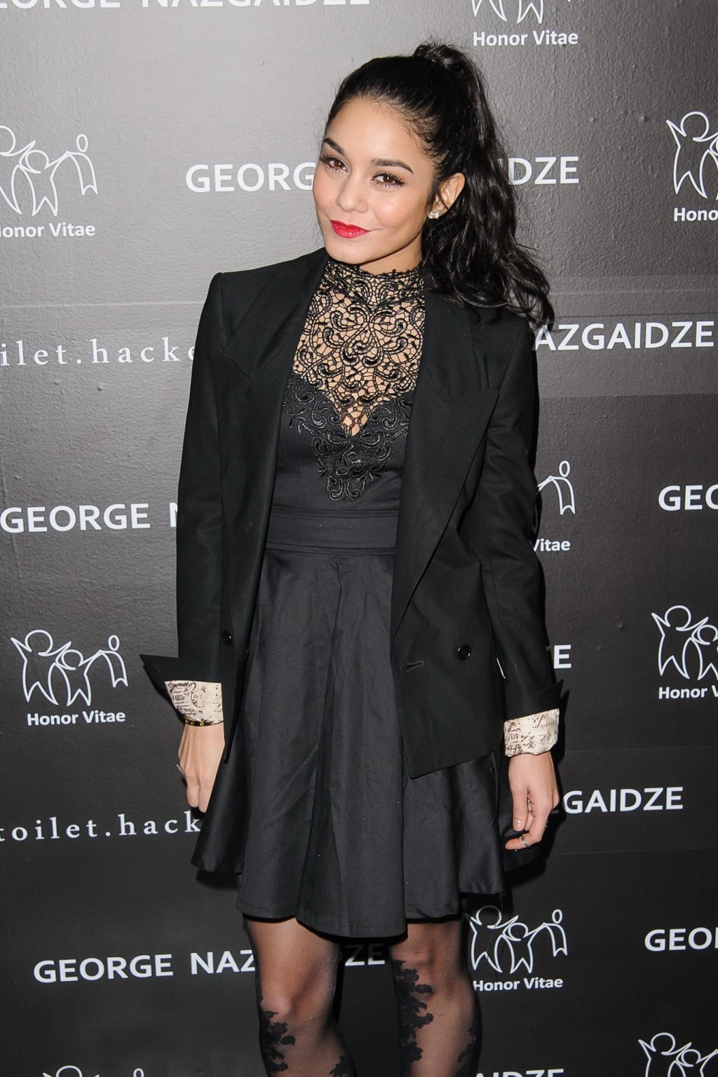 Vanessa hudgens con un vestido de encaje negro panties en charity meets fashion h
 #75245900