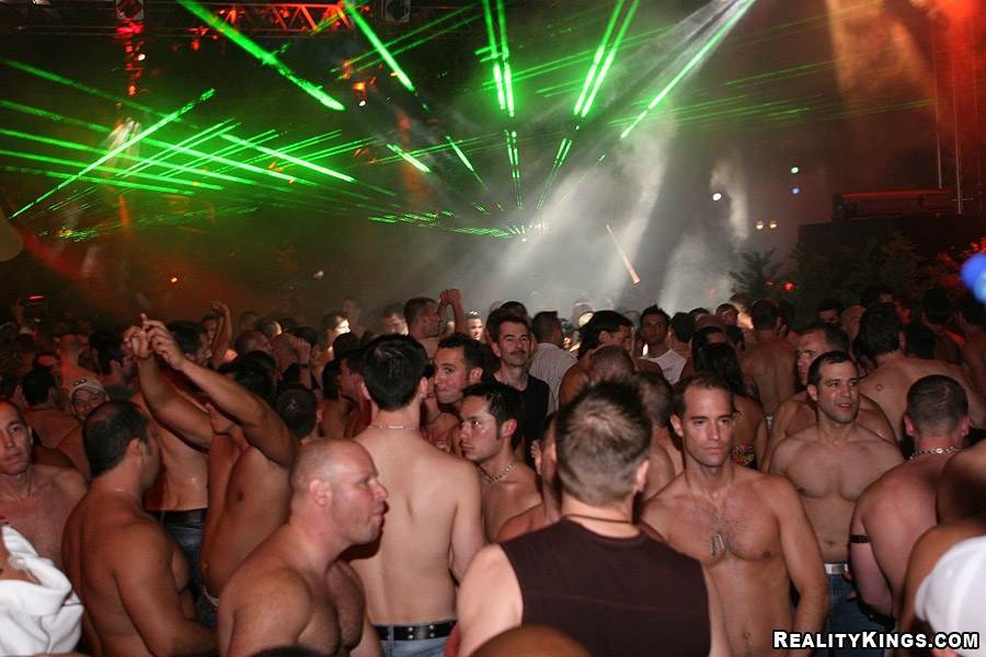 Amazing papi gay action orlando florida このクラブのレイヴは会場のブームで終わった。
 #76957441