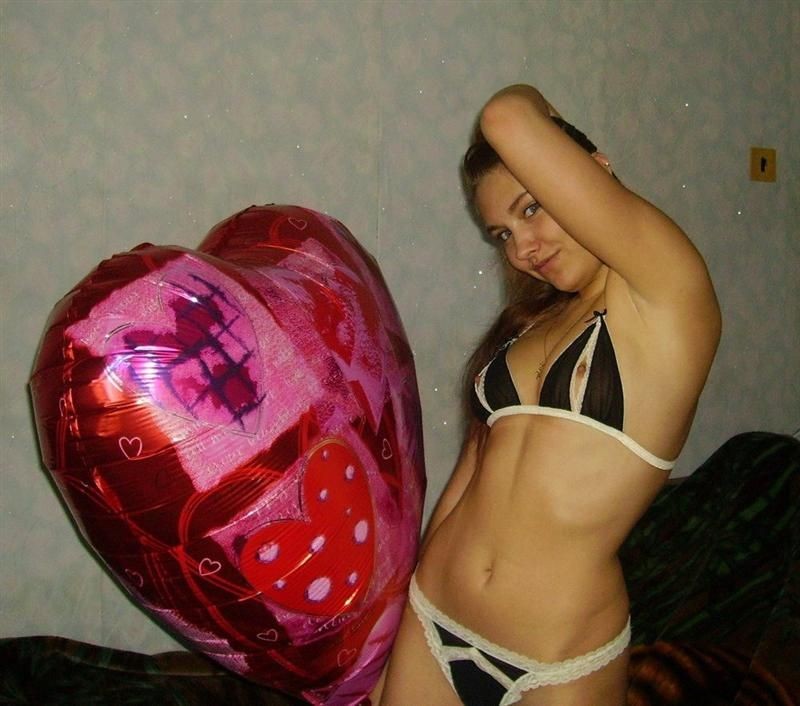 Amateur-Teens zeigen Hintern in Tangas
 #68505545