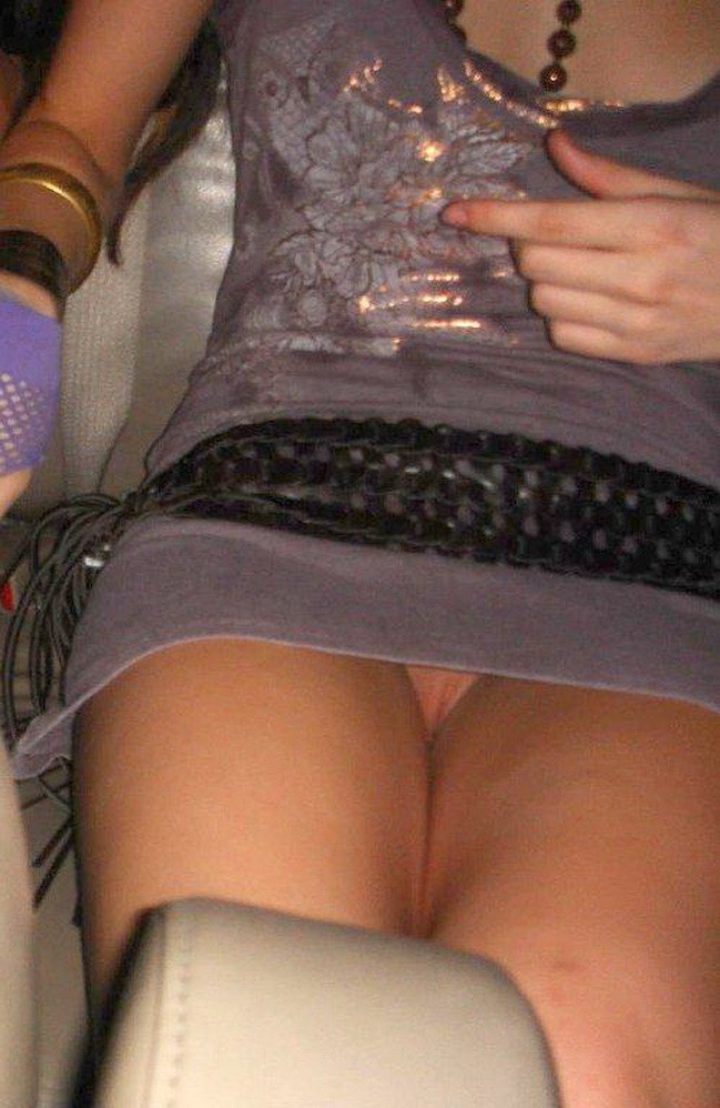 Pubblica upskirt scatti figa lampeggiante upskirt foto
 #67186923