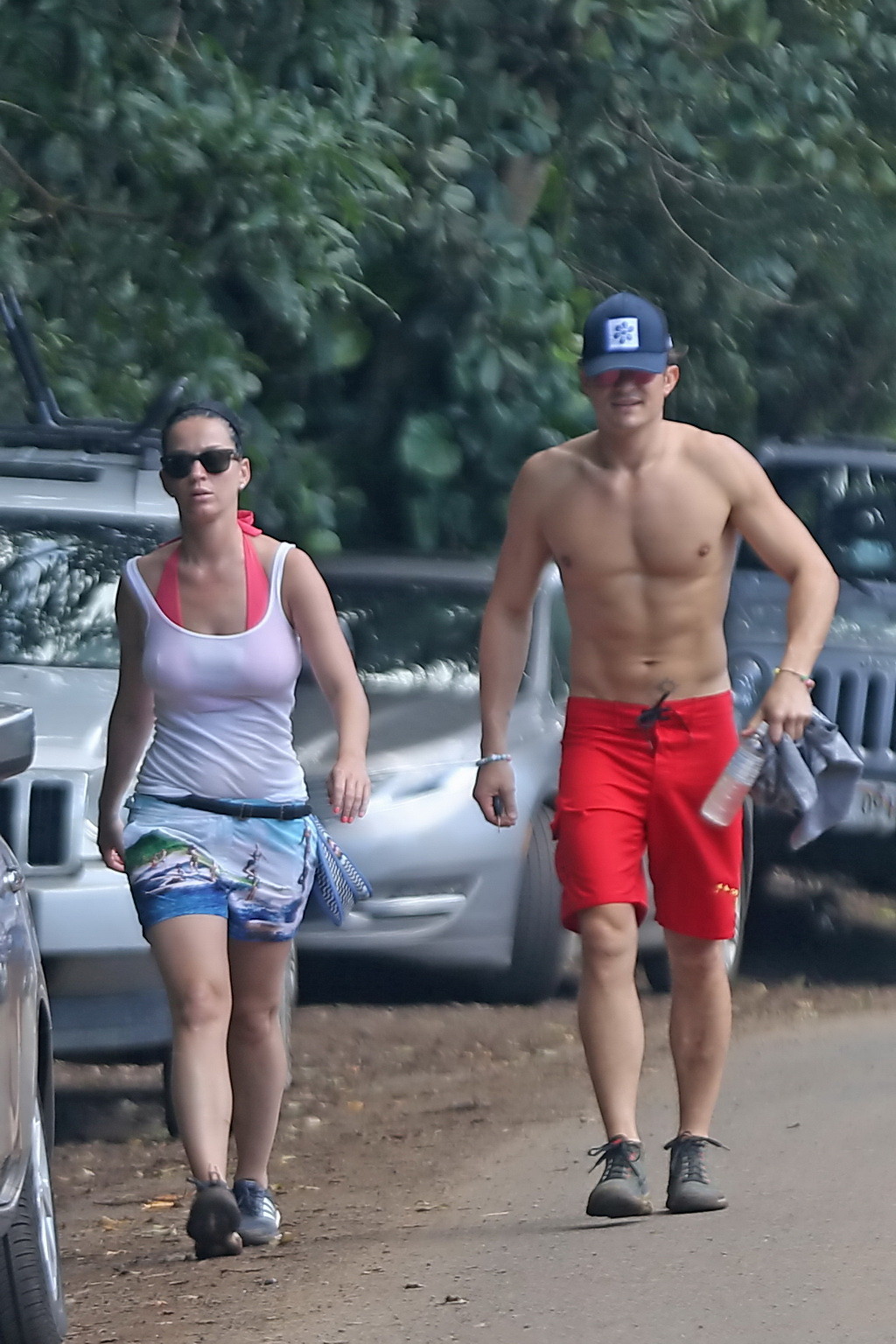 Katy Perry showing pokies in bikini top and shorts #75145307