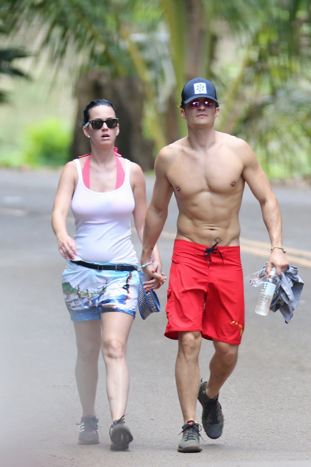 Katy perry mostrando pokies en bikini y shorts
 #75145347