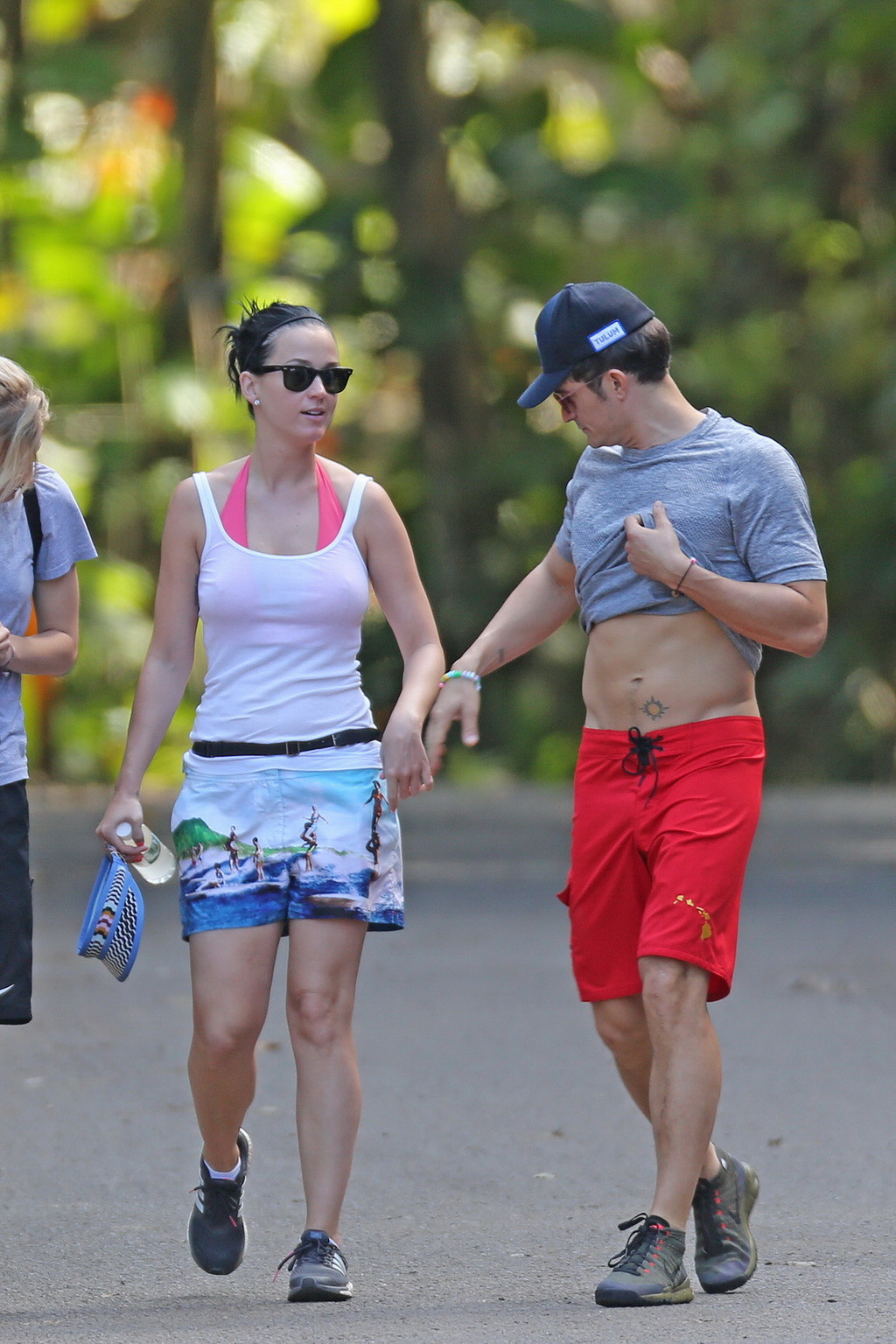 Katy Perry showing pokies in bikini top and shorts #75145387