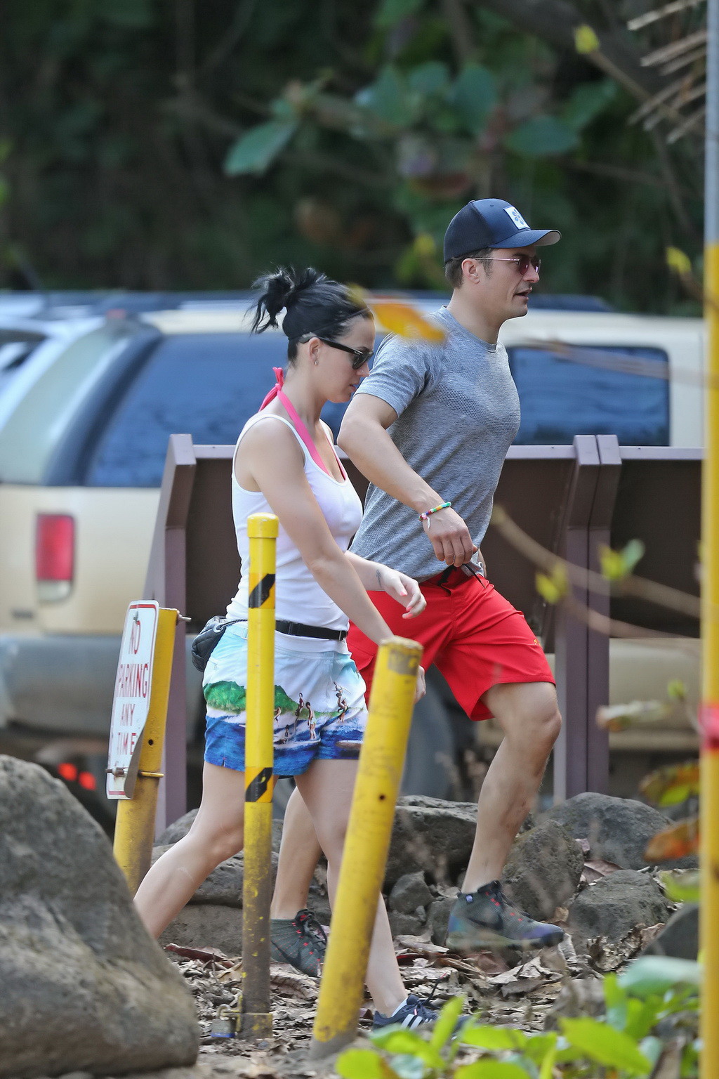 Katy Perry showing pokies in bikini top and shorts #75145412