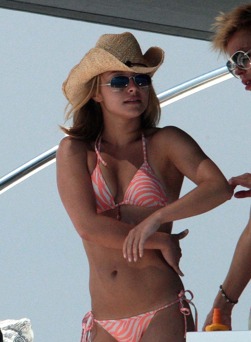 Hayden panettiere joli cul en bikini sexy
 #75389324