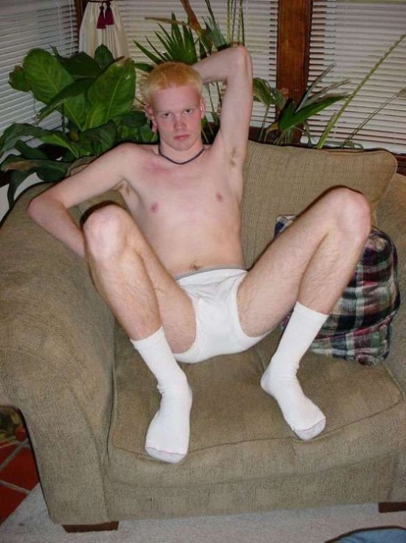 Tender twink sexy posando en su casa
 #76997622