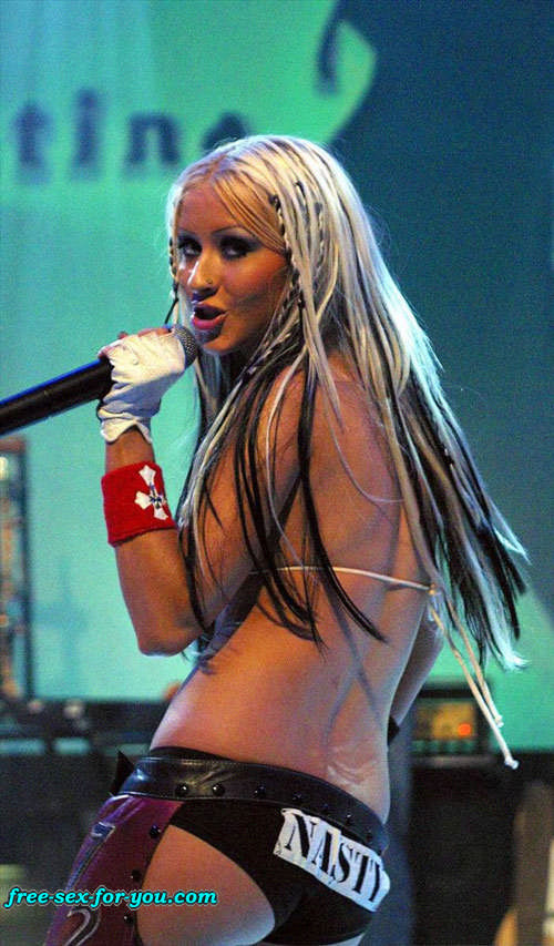 Christina Aguilera in thong dancing very sexy on stage #75425154