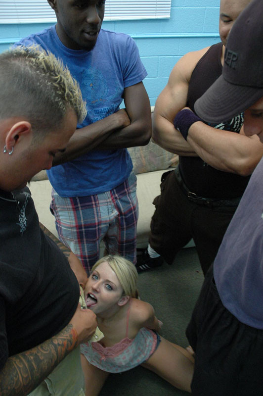 Rubio se enfrenta a la banda de cinco.
 #76857488