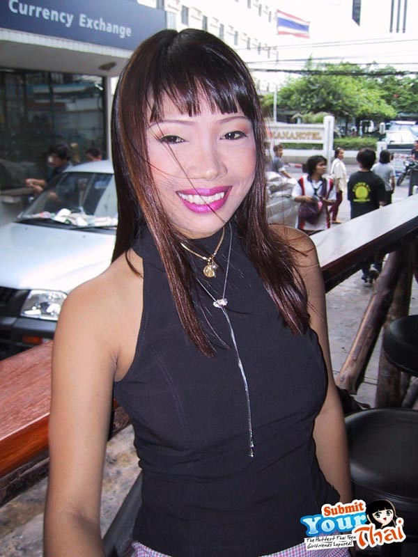 タイのバーの売春婦が白人の巨根を尻に入れる
 #67081739