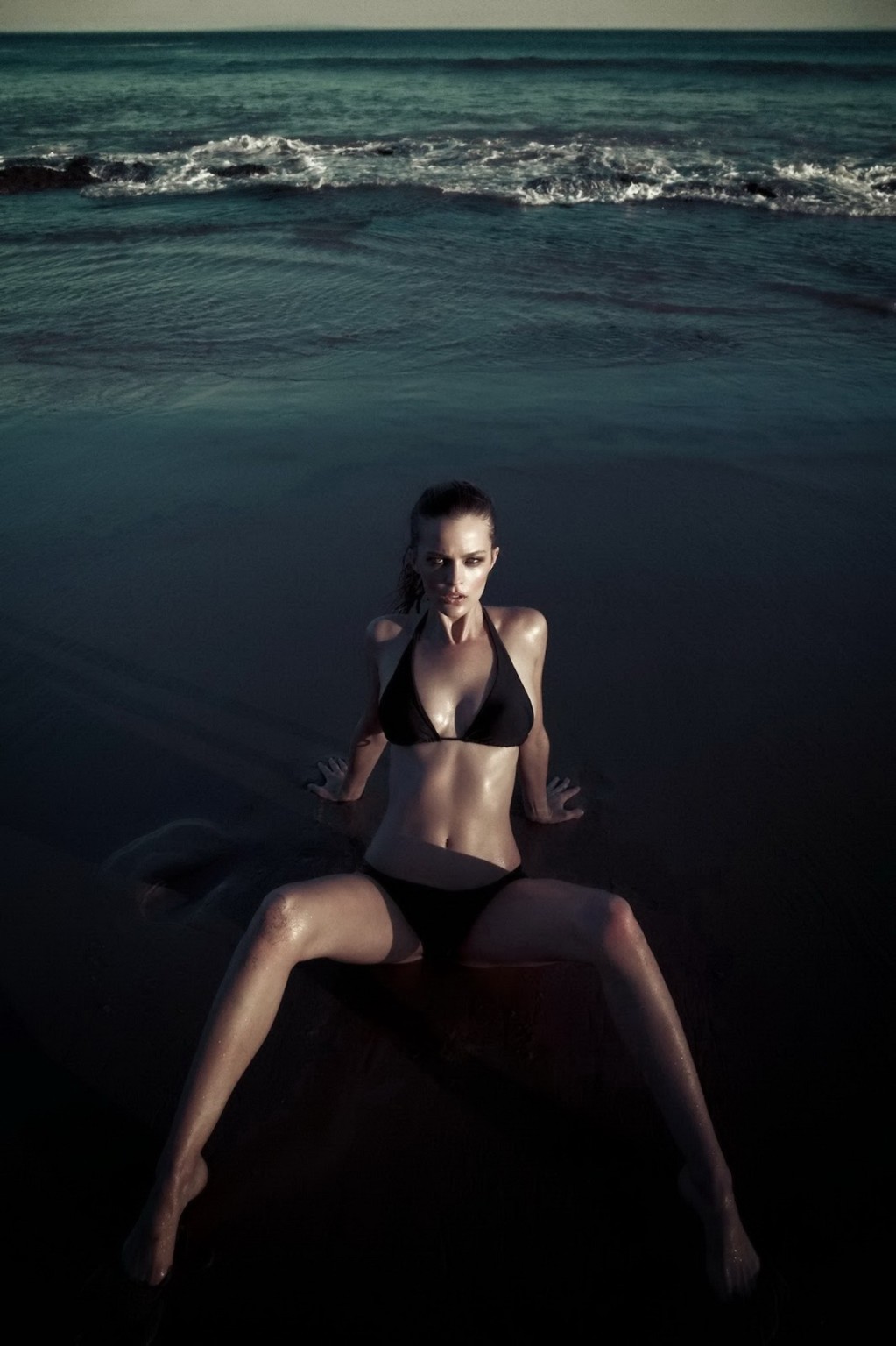 Katelyn pascavis in posa topless in spiaggia
 #75151194