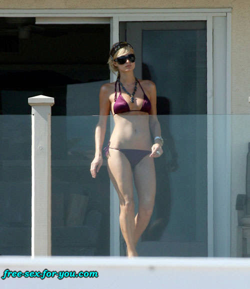 Paris Hilton show ass upskirt and bikini on beach paparazzi pix #75432145
