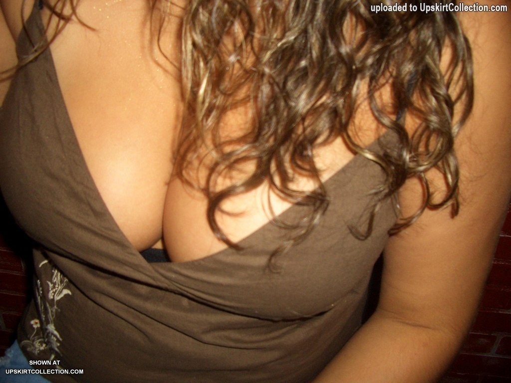 They laugh and sexily tease with downblouse view #73148159