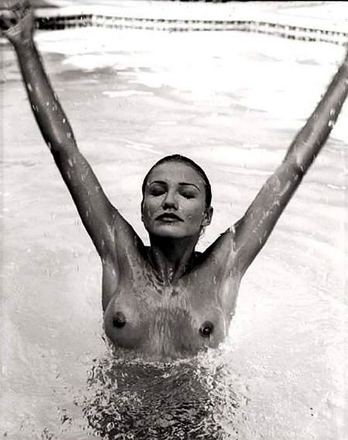 Cameron Diaz showing her nice big tits and posing very sexy in bikini #75385565