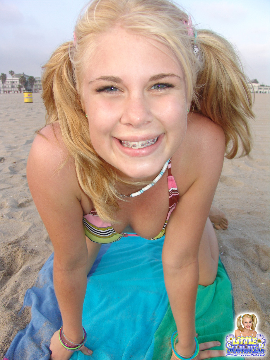 Am Strand Sommer wird schmutzig in den Sand
 #67859161