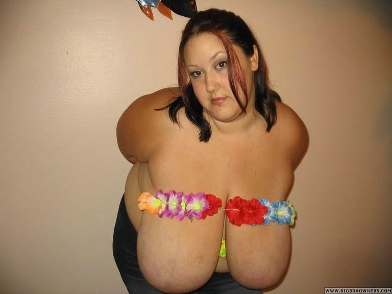巨大な巨乳を持つ素人の太ったbbw女性
 #75035948