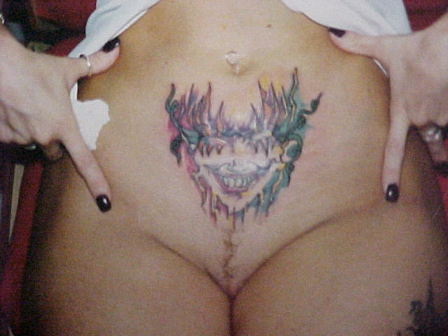 刺青をしたエモガールたちの写真
 #75711051