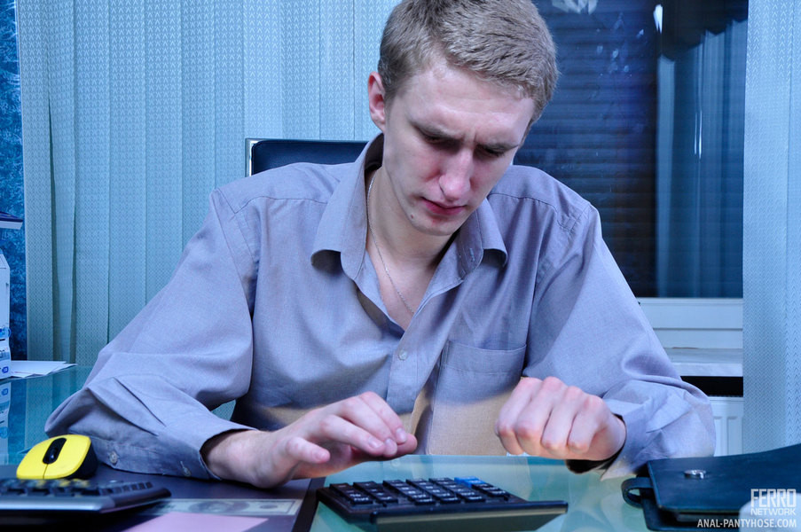 Sassy morena en pantimedias de control de bronceado atrae a un macho coworke
 #71033663