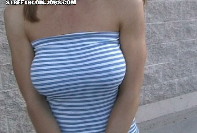 La cámara espía capta a una morena caliente cediendo un poco de botín por dinero
 #74515826