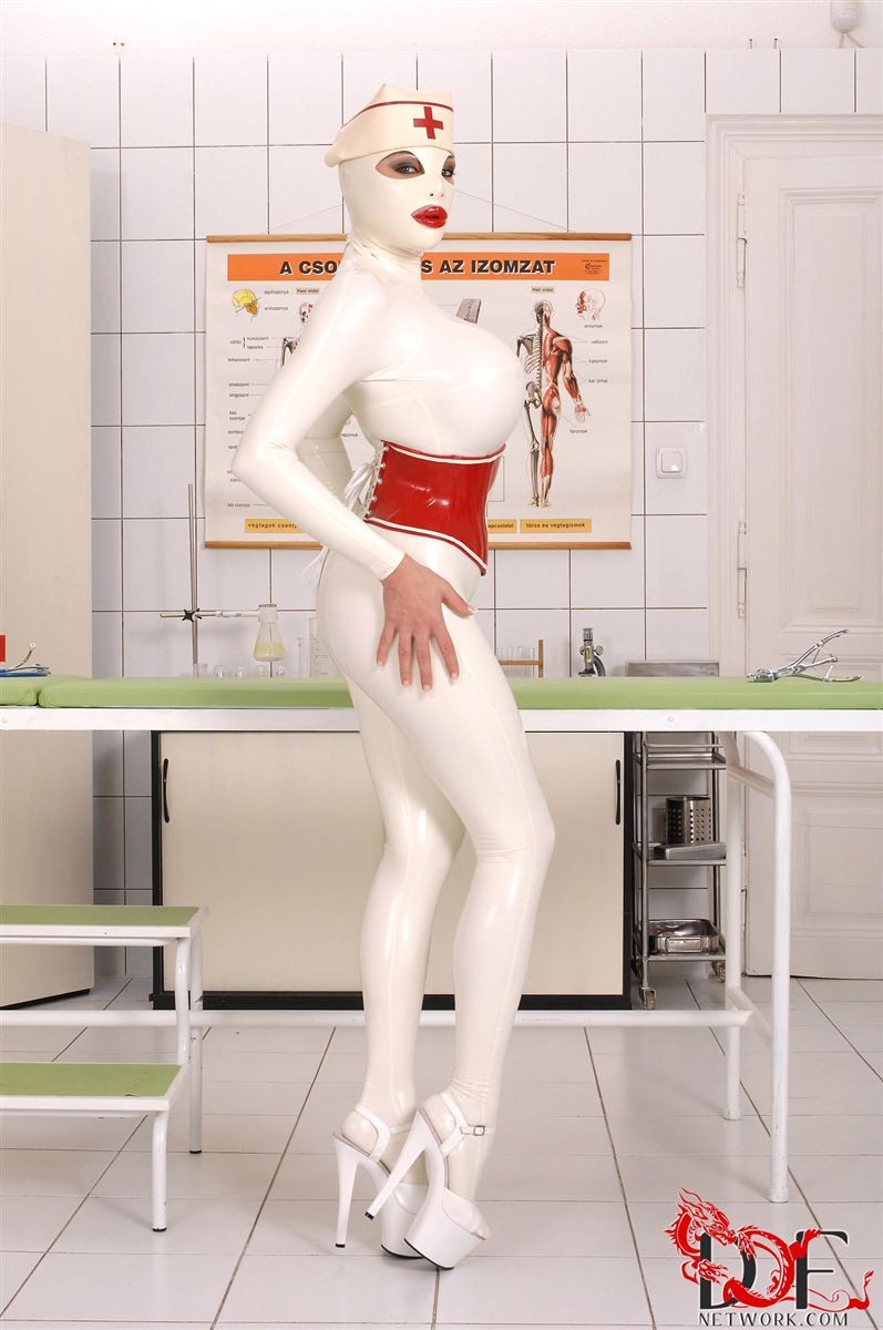 Latex Lucy and Clanddi Jinkcego give oral in latex bodysuit #76511204