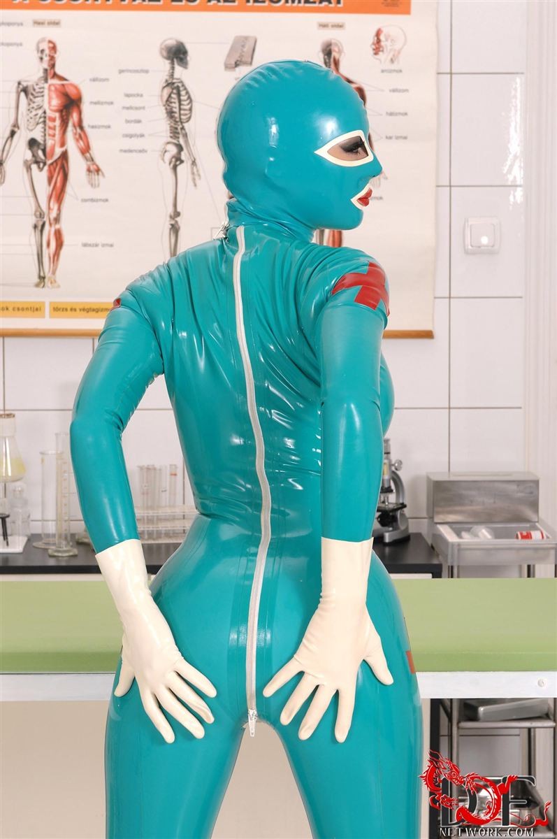 Latex Lucy and Clanddi Jinkcego give oral in latex bodysuit #76511242