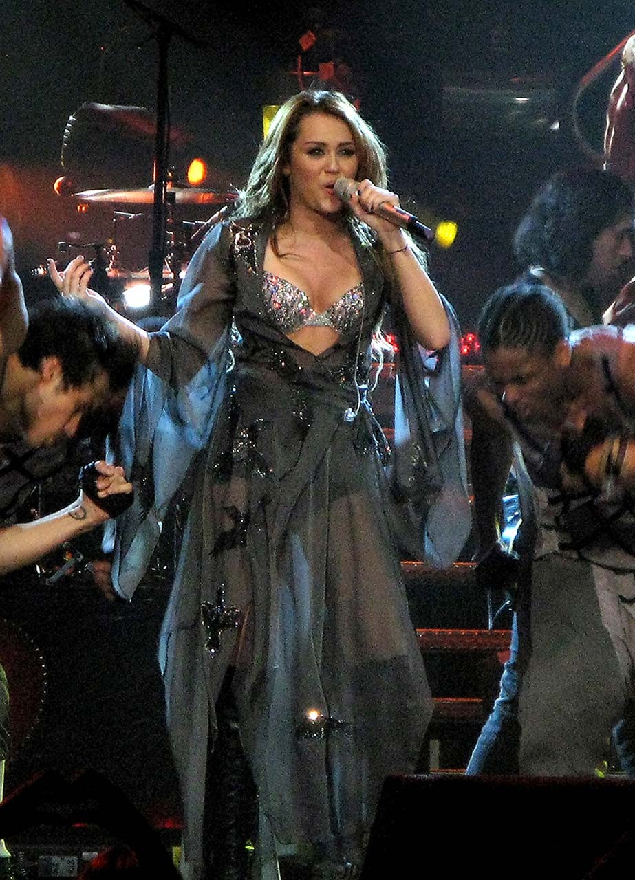 Miley Cyrus exposing her fucking sexy body and nice tits on stage #75298783