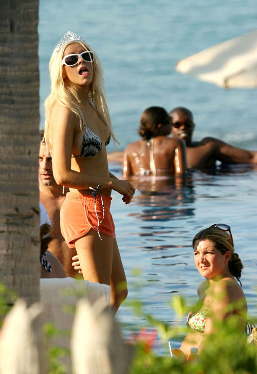 Christina Aguilera looking sexy wearing bikini #75405307