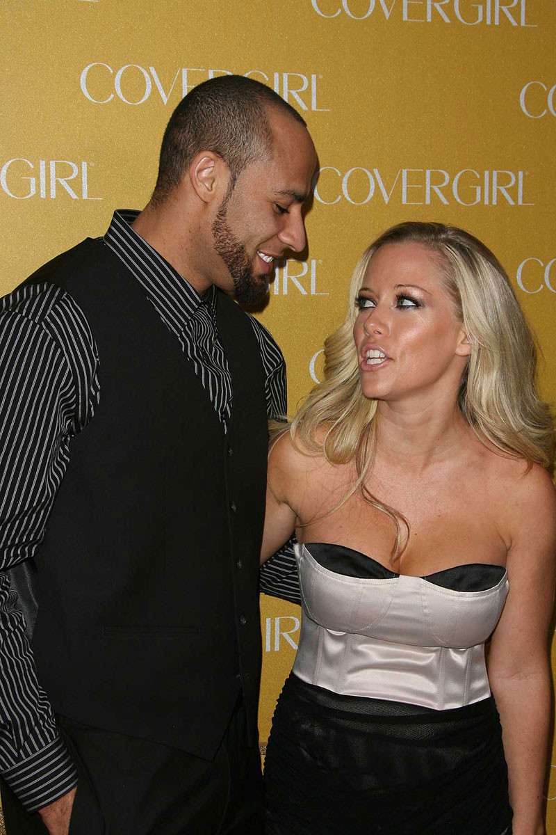 Kendra wilkinson upskirt mentre gioca a golf
 #75311251