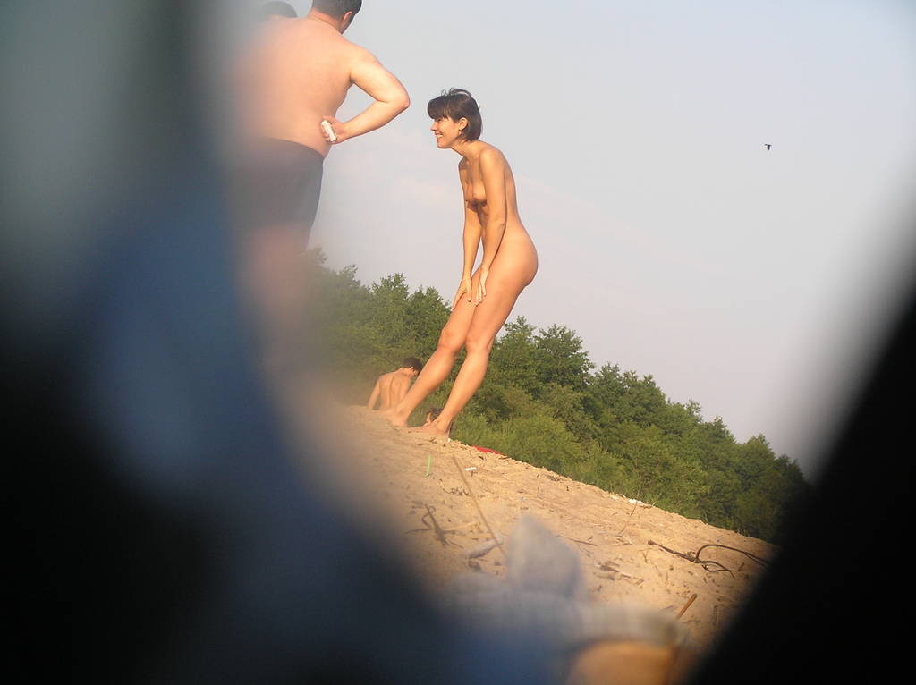 Erstaunliche junge Nudisten berühren sich gegenseitig ihre Körper
 #72257102