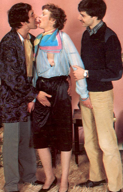 Dos chicos follando a dos abuelitas setenteras calientes
 #73290234