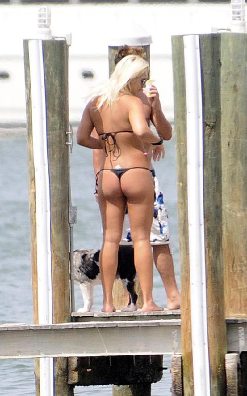 Brooke Hogan delicious ass in black bikini thongs #75311509