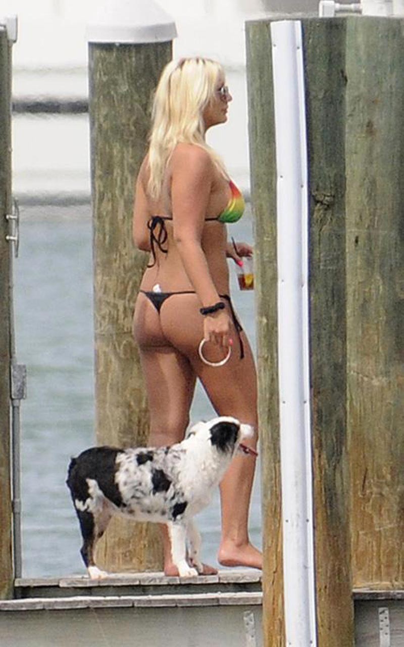 Brooke Hogan delicious ass in black bikini thongs #75311511