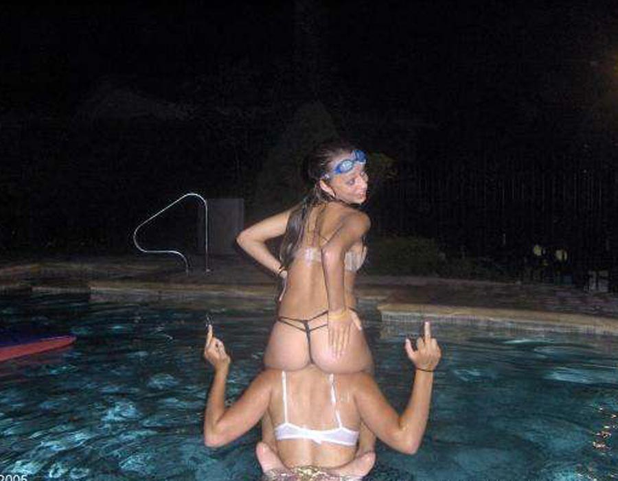Betrunkene Amateur-Mädchen auf einer wilden Pool-Party
 #76398607