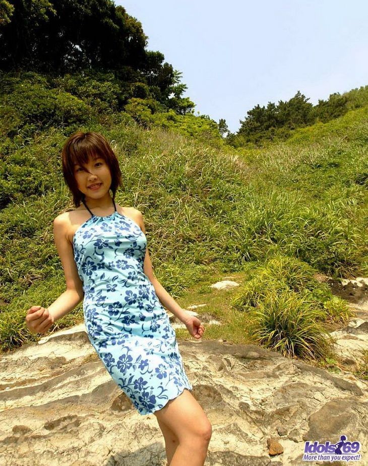 Eastern class Keiko poses out of doors showing pussy