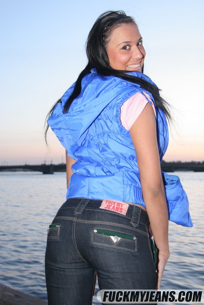 Teen in low ride blue jeans taking big man meat in her hot mouth #71266749