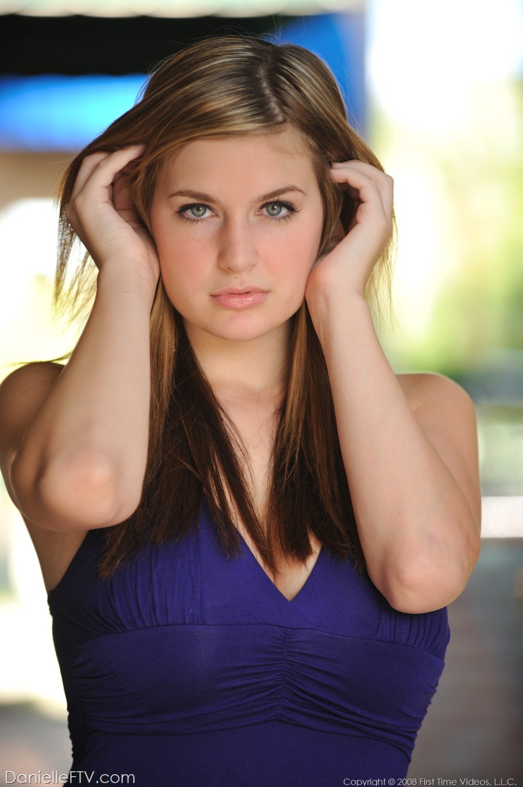 Danielle wird in Lila unanständig
 #71326232