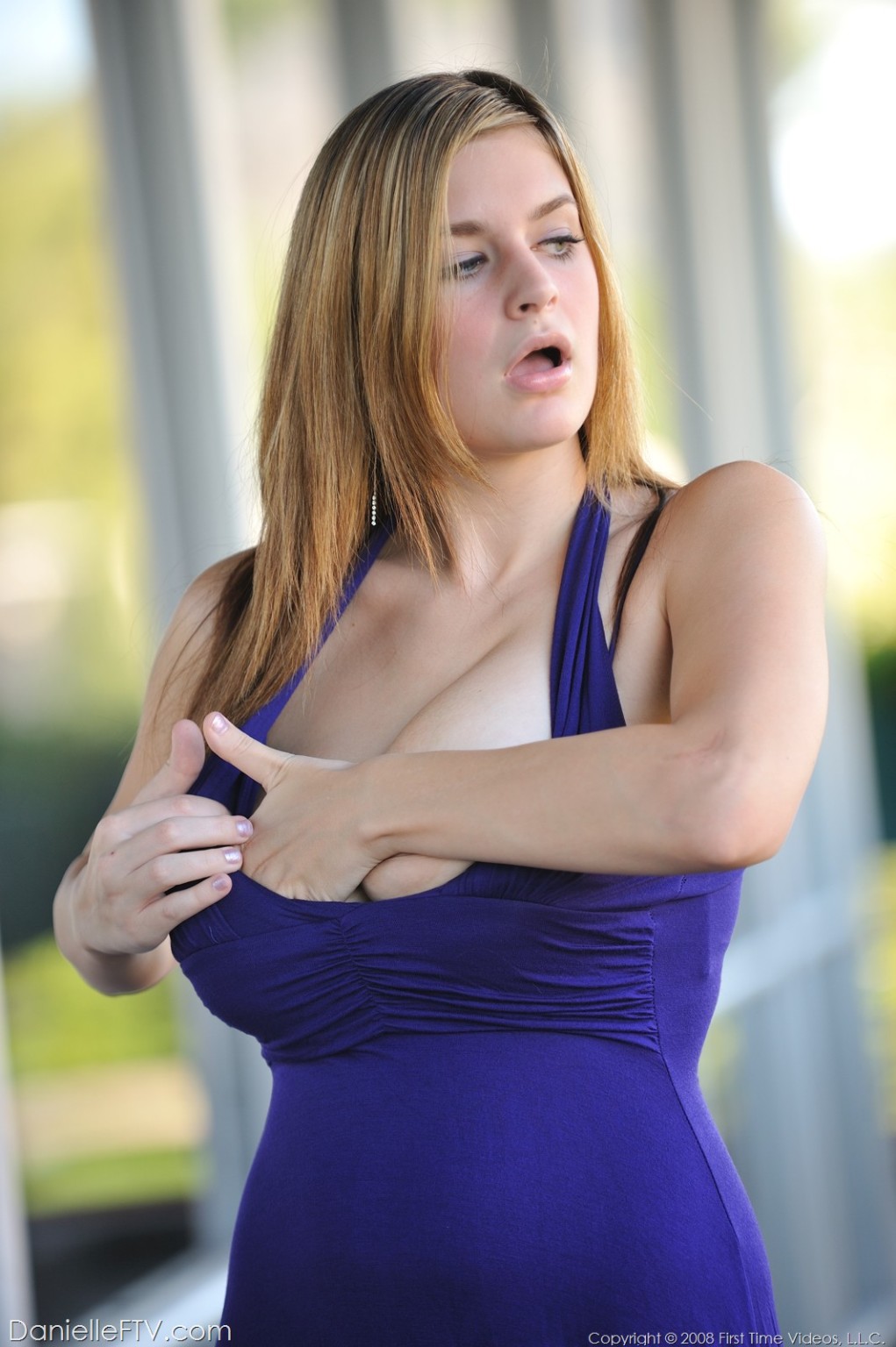 Danielle wird in Lila unanständig
 #71326276
