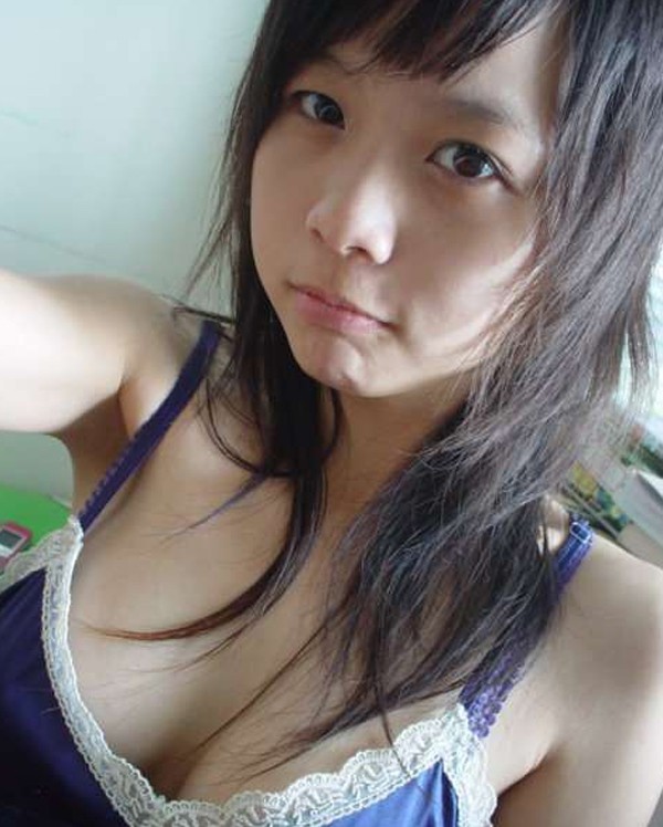 Naughty and hot selfpics taken by an amateur Asian chick #69898687