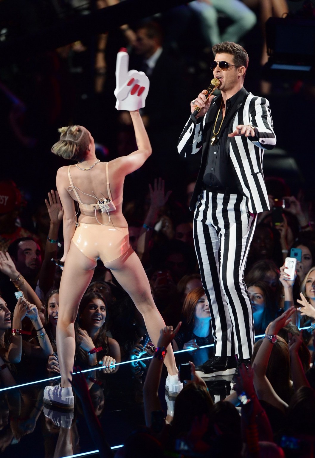 Miley Cyrus In Latex Undies Getting Humped On Stage At The 2013 MTV Video Music 