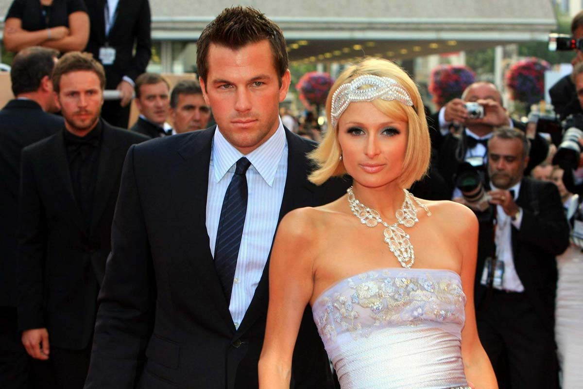Paris Hilton kleine Titten in atemberaubendem weißen Kleid
 #75394799