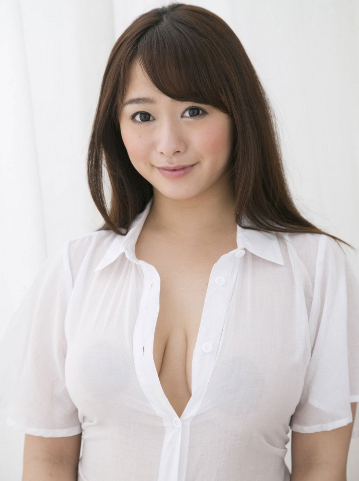 Busty asian Marina Shiraishi showin tits and pussy #72909359