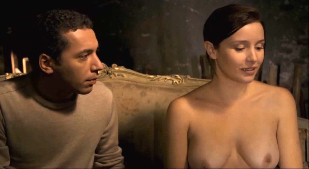 Alexandra Ansidei entblößt ihre schönen großen Brüste in Nacktfilmszenen
 #75322894