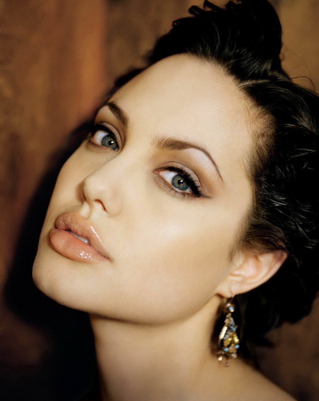 Angelina jolie mostrando su cuerpo caliente para vanity fair italia junio 2015 número ou
 #75161136